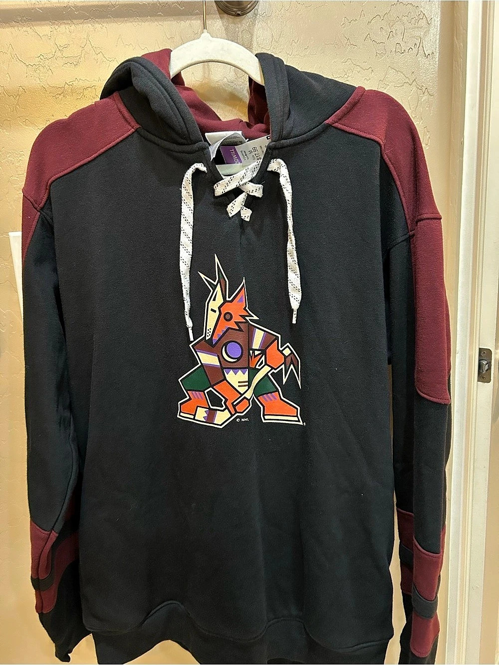 NHL Arizona Coyotes Lace-Up Hoodie Black & Red Medium
